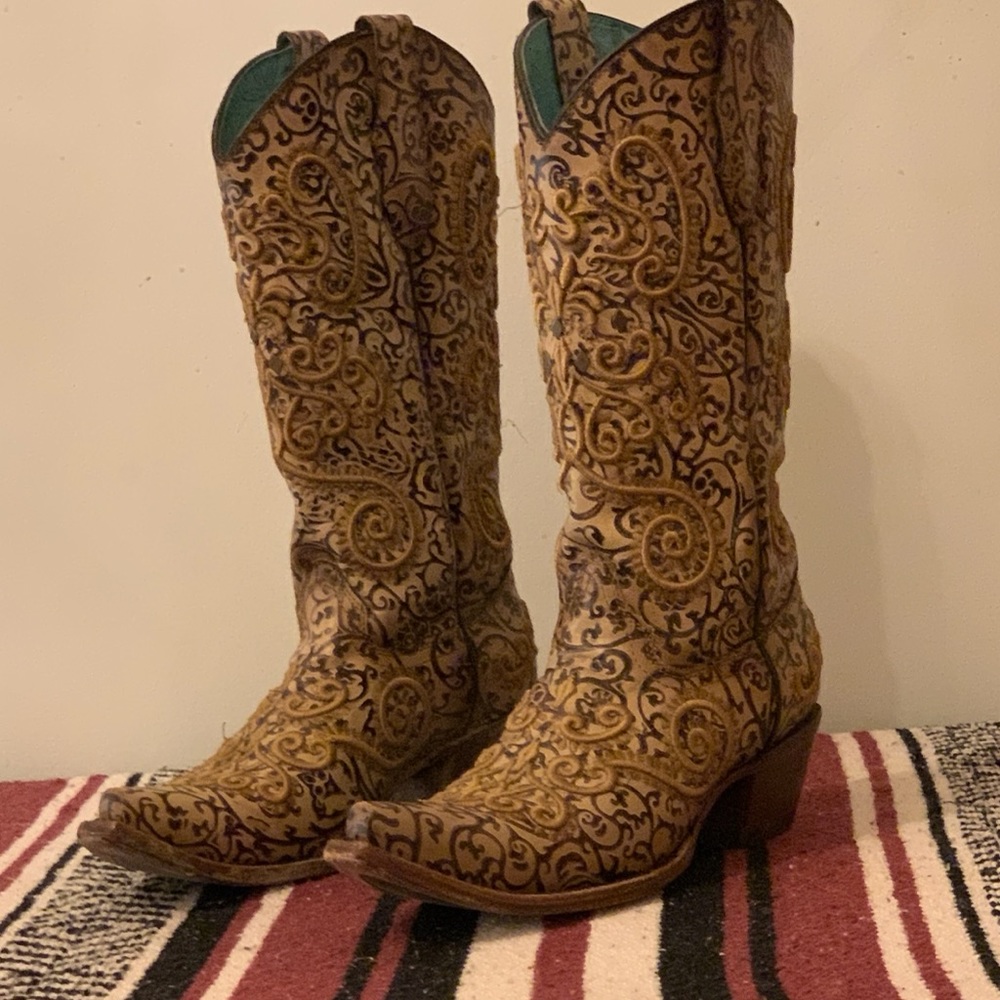 Women’s size 8 1/2 western cowgirl designer boot.Make offer!💋🖤